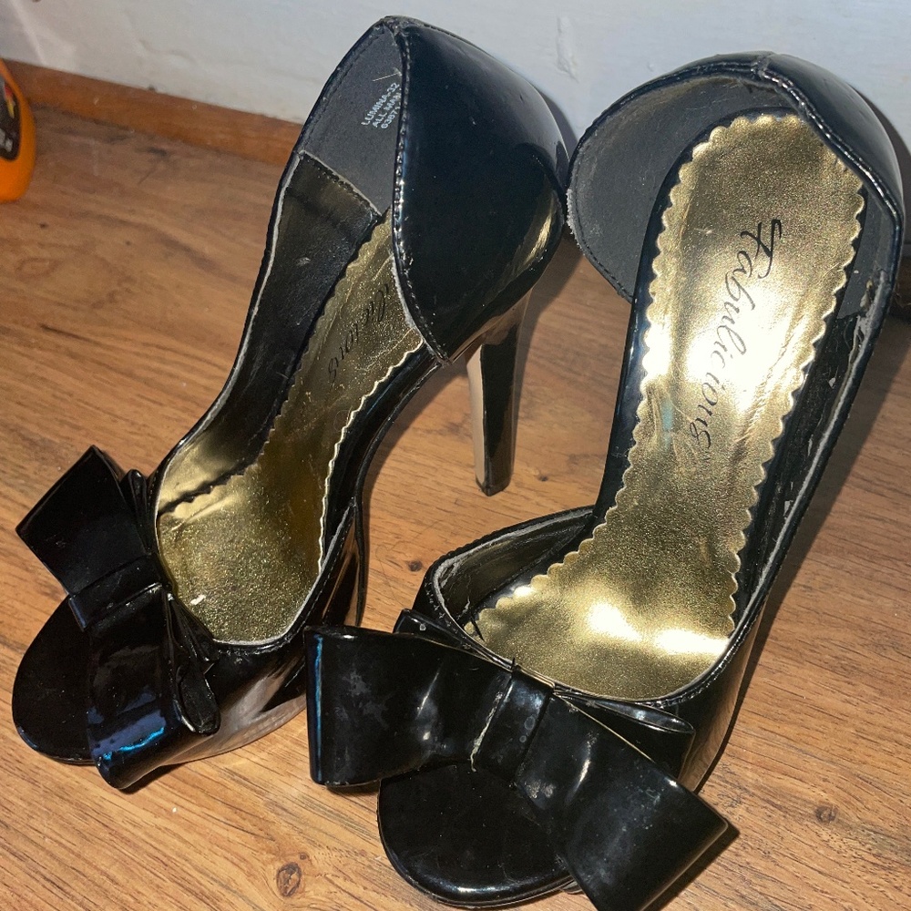 Fabulicious Black Bow-Tie Heel Platform Pumps